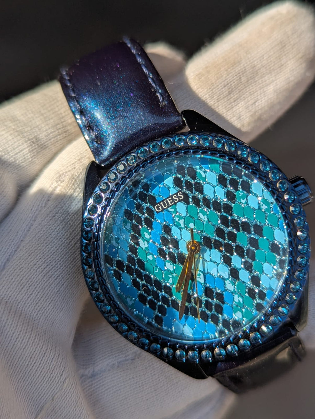 GUESS LUXURY WATCH