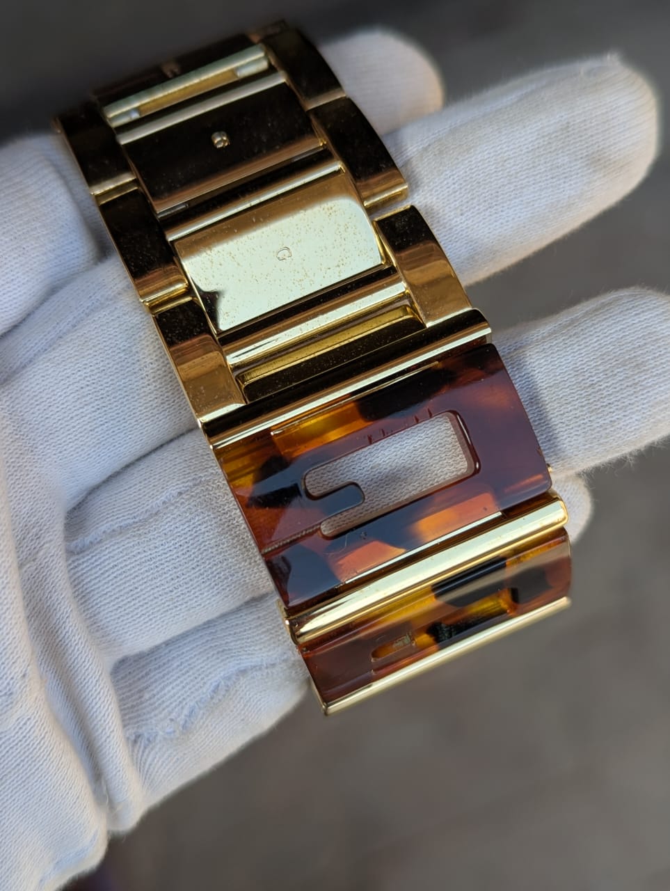 GUESS LUXURY WATCH
