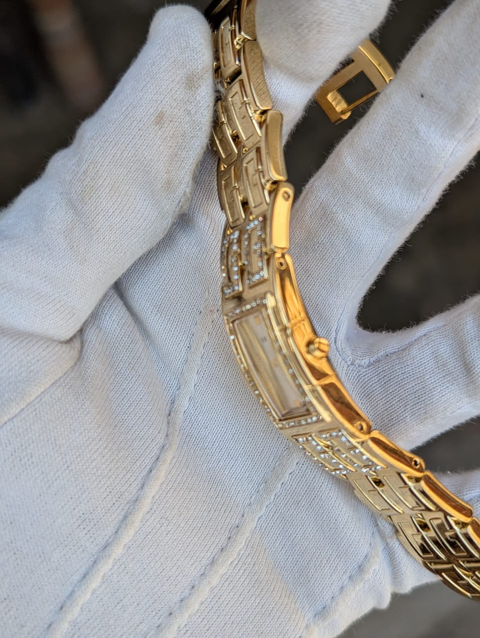 GUESS LUXURY WATCH