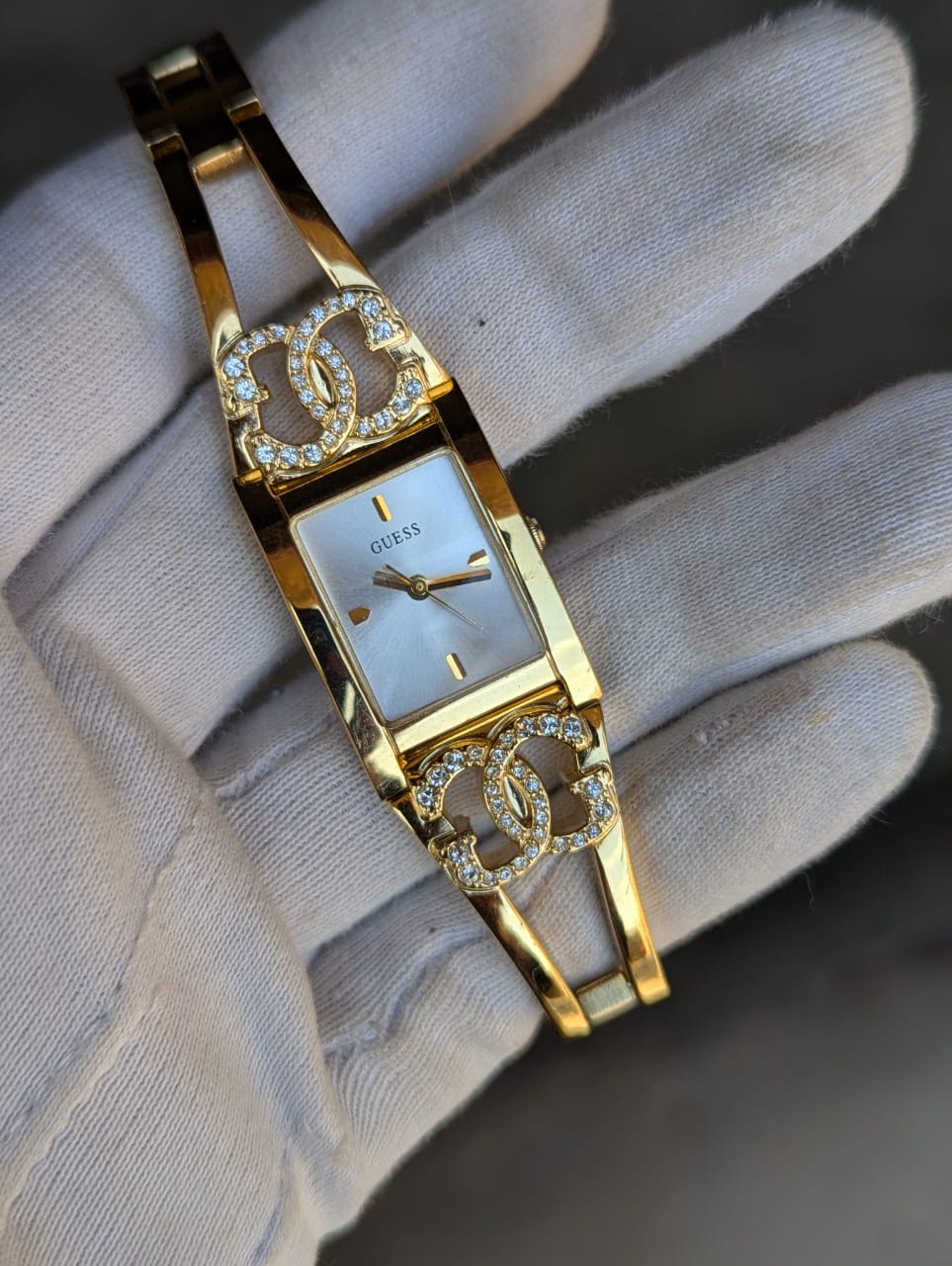 GUESS LUXURY WATCH