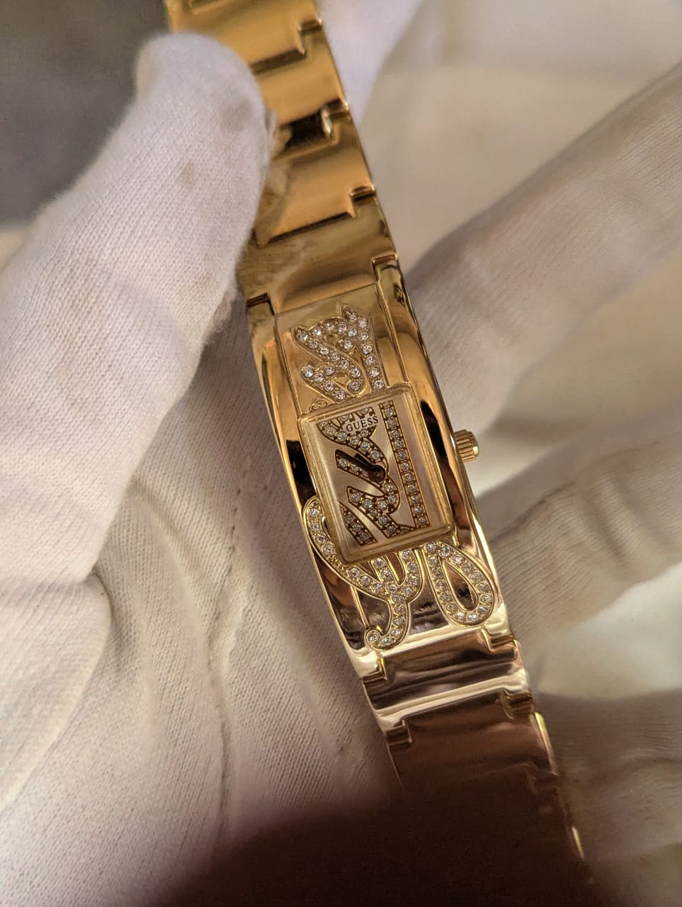 GUESS LUXURY WATCH
